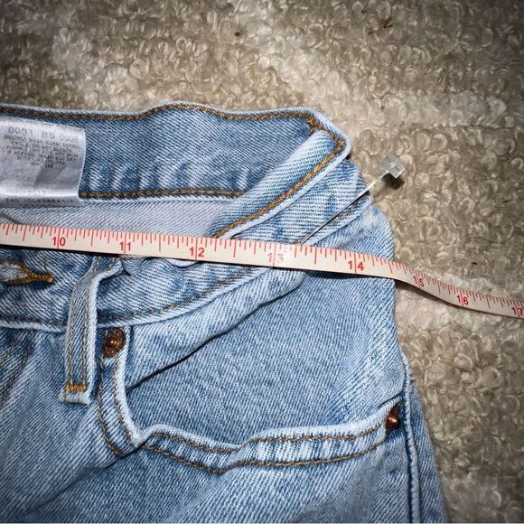 Vintage Levi’s Jean cut offs size 29 - Picture 7 of 9